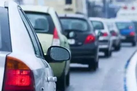 新手和老手开车差别有多大？从这几点就可以看出来