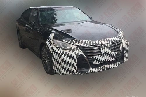 双出排气/新内饰 一汽丰田新款皇冠谍照