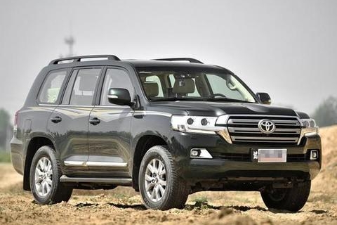 男人都想拥有的一款车，还有8个座位，国庆上高速不免费