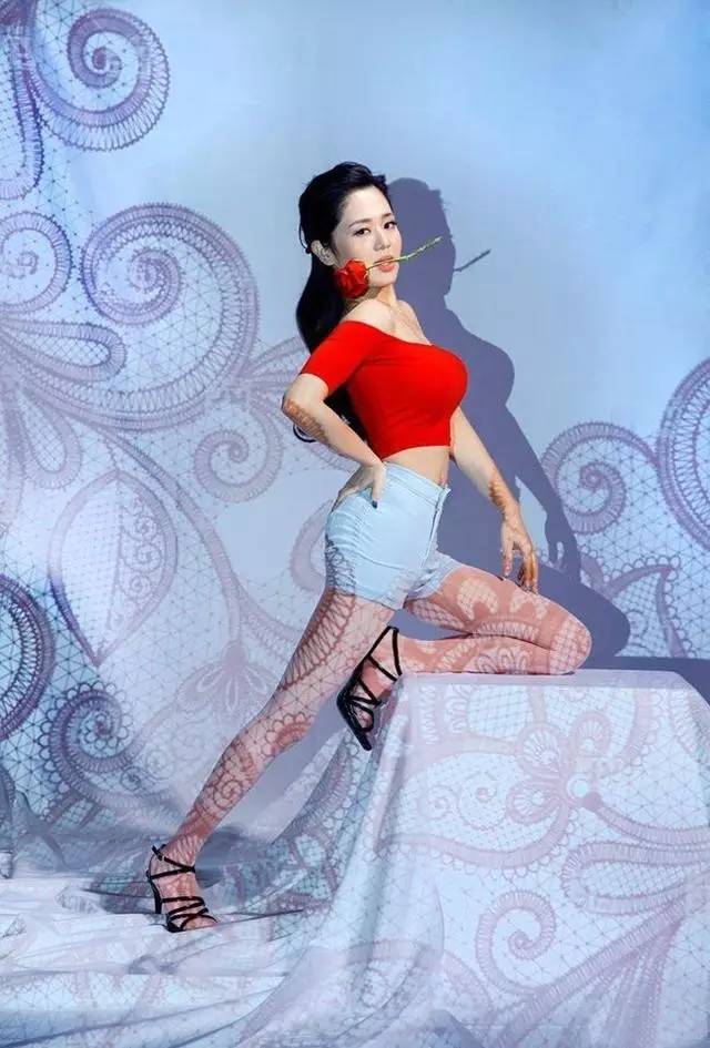 苍井空座驾!一介“女星”,写4个字竟值千万?