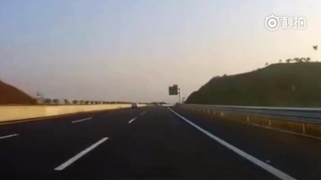 SUV瞬间变成高大上的敞篷车！制造业强国汽车   ​