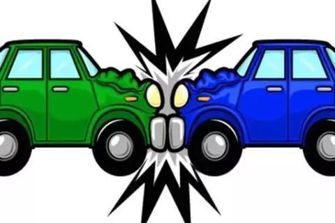 返程大堵车，发生碰撞不着急，拍好4张照片就可以了