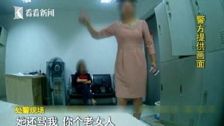 囧哥:我秦始皇打钱!手机掉兵马俑坑 导游称成文物了 囧哥:我秦始皇打钱!手机掉兵马俑坑 导游称成文物了图片