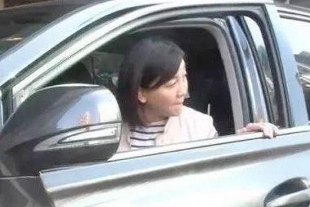 开错车门，断送一生，这才是车门的正确打开方式！