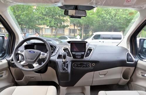 对比别克GL8,福特途睿欧实力不凡