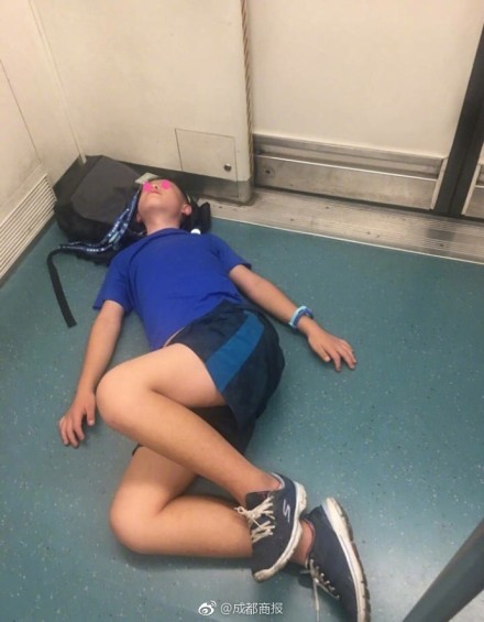 囧哥:找到原因了!诺贝尔医学奖发现熬夜令人变丑变笨 囧哥:找到原因了!诺贝尔医学奖发现熬夜令人变丑变笨图片