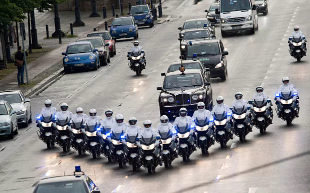 ▲就算买得起价值一亿的车,你能享受这个待遇吗?