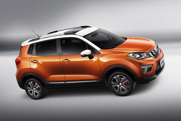 长安CS15天窗版明日上市 将推两款车型