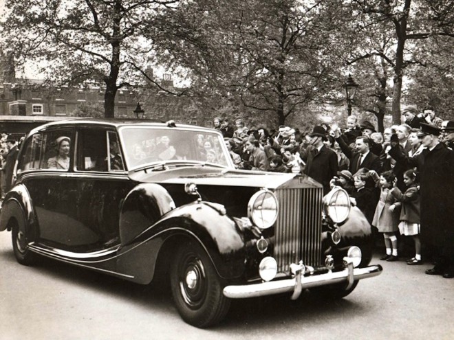 ▲劳斯莱斯幻影四代,女王的第一辆礼宾车,也是劳斯莱斯生产过的最尊贵的车型之一