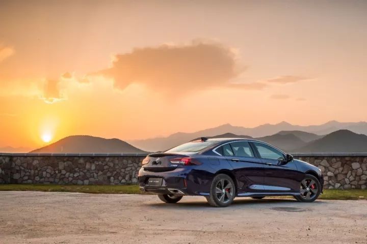 君威GS就是一台跑山神器呀!