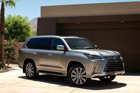 配5.7L发动机的豪华SUV，后排能躺着看片，才卖60万？没开玩笑