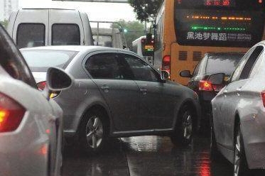 注孤生！这样开车的人，遇到路怒症分分钟被怼