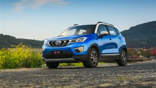 长安最小SUV CS15新款上市:6.64万起