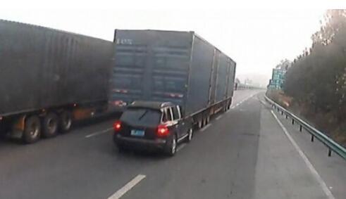 路遇大货车不要慌,牢记这几条保平安