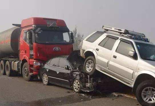 路遇大货车不要慌,牢记这几条保平安