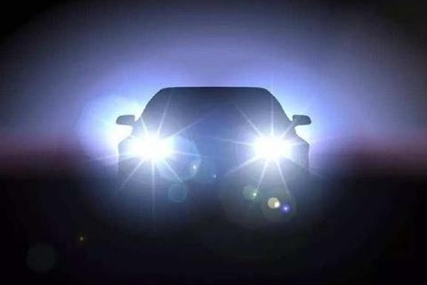 全国首例！滥用远光灯致对方车辆撞死行人，“远光狗”被判担责！