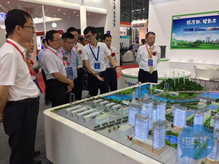 银隆新能源展位上的储能绿色生态圈沙盘备受瞩目