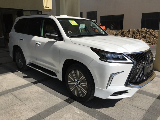 不再犹豫地订车,雷克萨斯LX 570巅峰限量版。