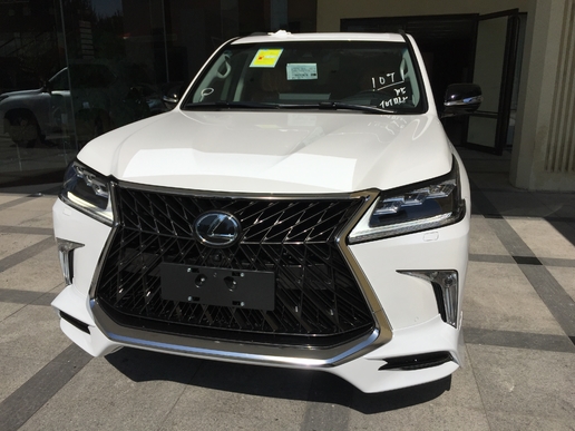 不再犹豫地订车,雷克萨斯LX 570巅峰限量版。