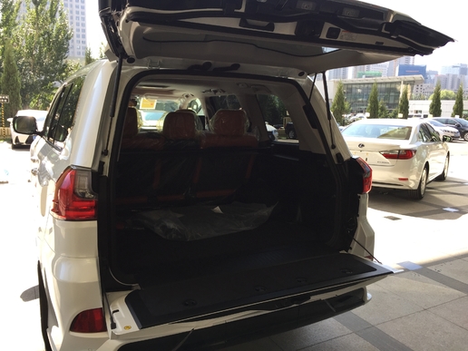 不再犹豫地订车,雷克萨斯LX 570巅峰限量版。