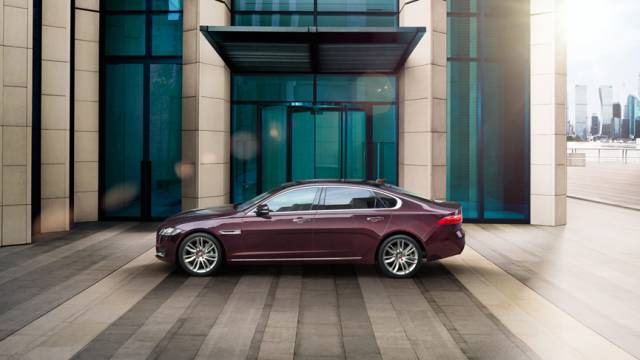 同是“西装革履”,看捷豹XFL如何优雅地诠释豪华