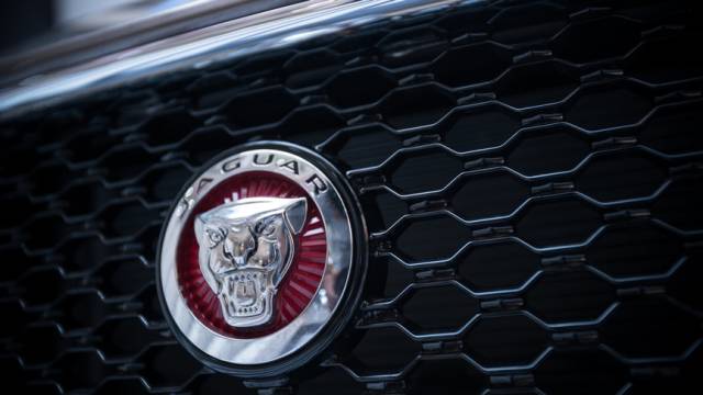 同是“西装革履”,看捷豹XFL如何优雅地诠释豪华