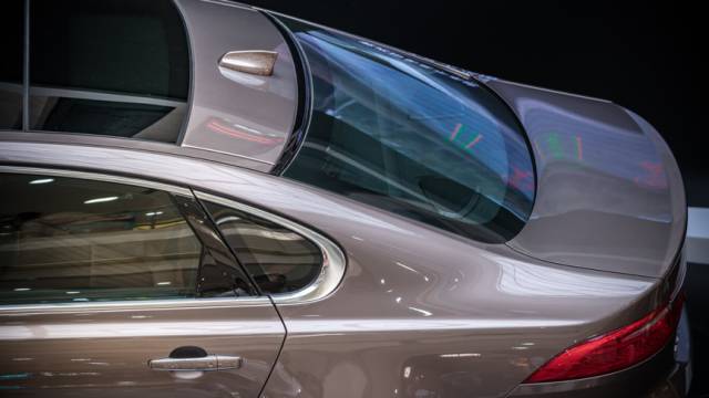 同是“西装革履”,看捷豹XFL如何优雅地诠释豪华