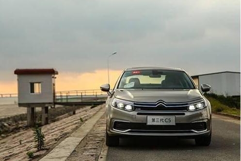 内功扎实，这款极具时尚运动感的合资家轿，没想到还兼顾驾享感受