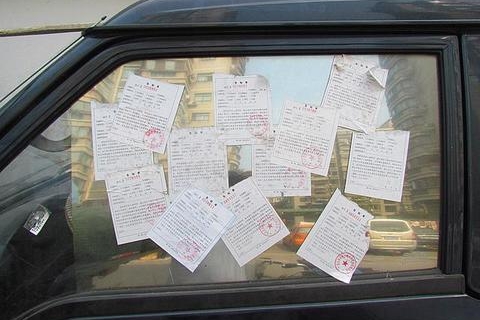 3分钟停车线推广，小心别压线，否则扣3分罚100元