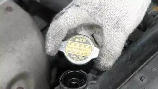 冷却液液位经常忽高忽低 这事儿正常吗?