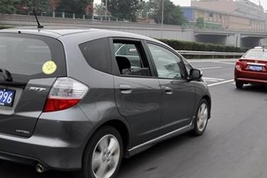 开车有这些习惯，不是在加油，就是在去加油的路上