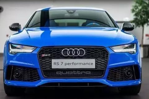 晚上街道的飙车王 声浪像放鞭炮声 开车买菜被误以为是20万车