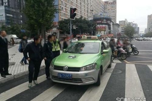 出租车乱收费 被罚2100元