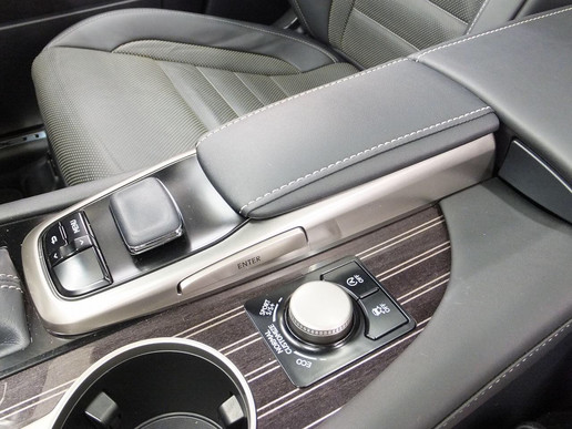 还是以前的凌志吗?体验RX200T。