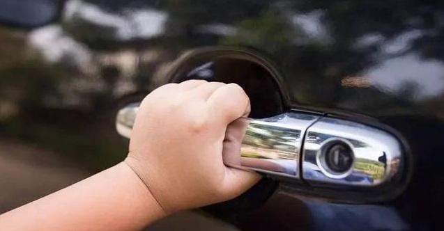 别再大力甩车门 戳此教你如何有风度的关门