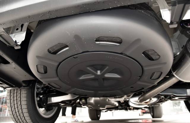 丰田汉兰达配备了全尺寸备胎