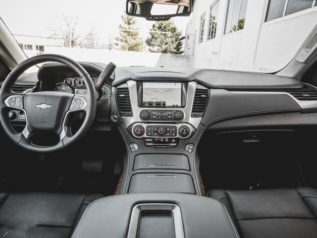 车长5.7米的巨兽,第一排能坐3个人,还能偷偷藏点私房钱