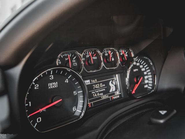 车长5.7米的巨兽,第一排能坐3个人,还能偷偷藏点私房钱