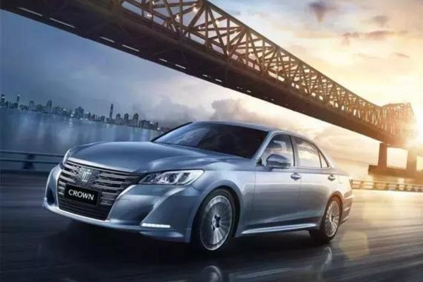 丰田皇冠，是怎么一步步被遗忘的？