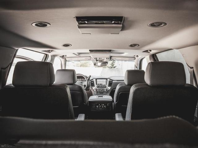 车长5.7米的巨兽,第一排能坐3个人,还能偷偷藏点私房钱