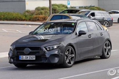 全新奔驰A级路试谍照再次曝光 内饰全面升级