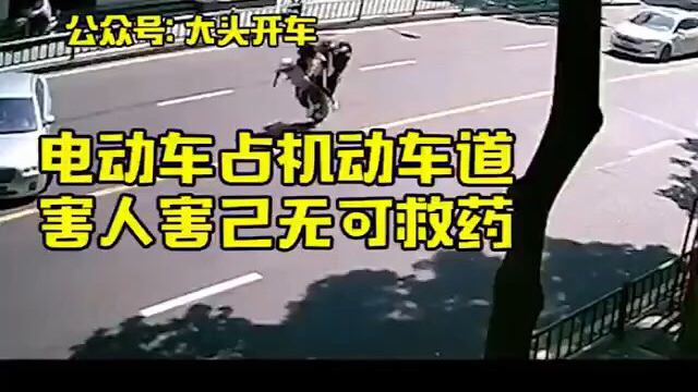 电动车 占机动车道 理想生活电动车抢占机动车道，一个动作把司机吓尿！（上...