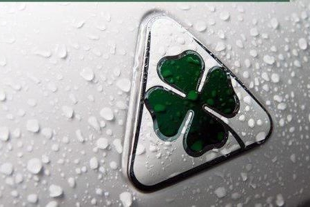 这车外形帅到众泰不敢抄，速度快到宝马M3来了也得输