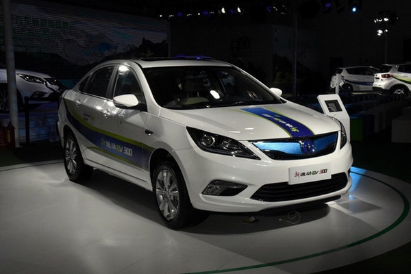 长安逸动EV300正式亮相 10月19日将上市