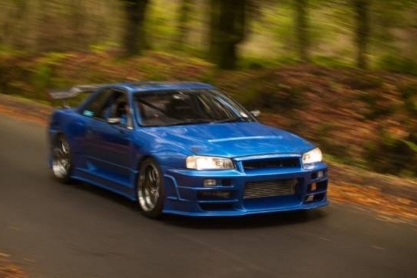 一个英国男人因为一个日本男人，把GT-R R32和R34合体了