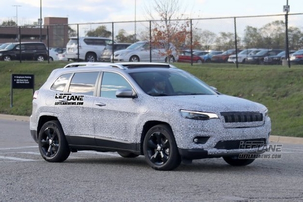 全新Jeep自由光谍照曝光 取消分体式前大灯