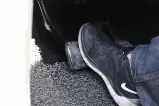 拿了几年本，你可能还不会刹车！