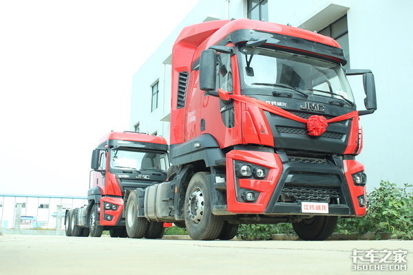 江铃威龙首批交车!路上看到别被迷倒!