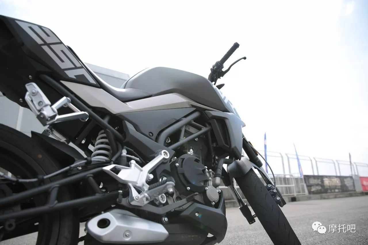 天王盖地虎,定位很清楚。NK250试驾报告