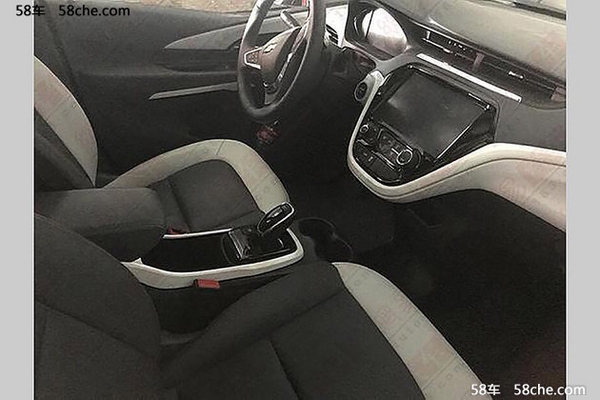 Bolt EV内饰谍照曝光 有望明年春季上市